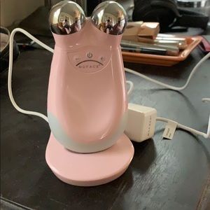 NuFACE microcurrent device